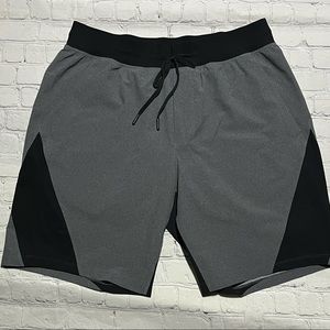 Lululemon Men’s Train to Beach Shorts Gray/Black L